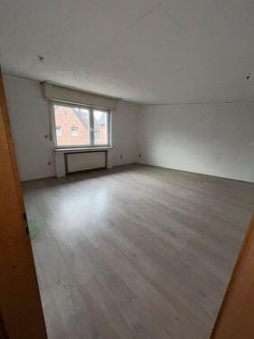 Foto - 5-Zimmer-Wohnung (190 m²) mit Wintergarten, Balkon & Garage