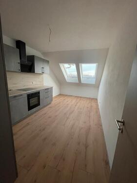 Foto - Moderne 2,5-Zi.-Dachgeschosswohnung mit Balkon