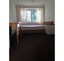 München: Möbliertes Zimmer an Wochenendheimfahrer*in zu vermieten