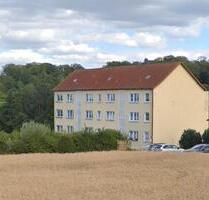 sehr ruhige 4 Zimmer Wohnung mit Balkon im 1OG 