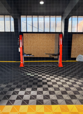 Foto - Werkstattplatz mit Hebebühne zu vermieten – ideal für Schrauber