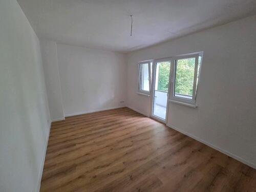 Foto - Schöne 3-Zimmerwohnung 70 qm mit Balkon kernsaniert