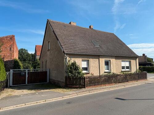 Foto - Einfamilienhaus mit Garten und Nebengelass