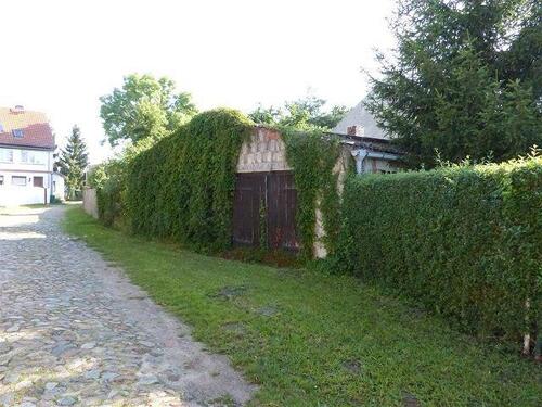 Foto - Grundstück mit Garage - 50,00 EUR Miete,