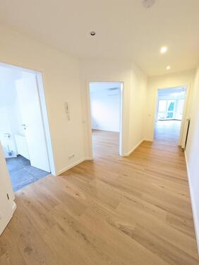 Foto - Erstbezug nach umfassender Renovierung – lichtdurchflutete 2-Zimmer-Wohnung mit Loggia