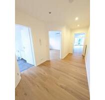 Erstbezug nach umfassender Renovierung – lichtdurchflutete 2-Zimmer-Wohnung mit Loggia - Ohlsbach