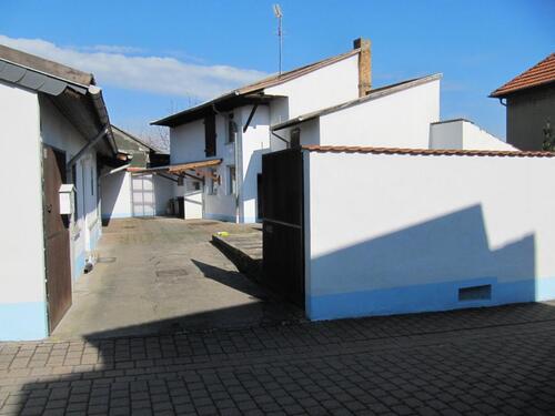 Foto - von PRIVAT ** EFH + Nebengebäude * Garten * Garage * Hof * Keller