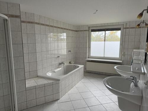 Foto - Großzügige 3,5-Zimmer Erdgeschosswohnung in ruhiger Lage!