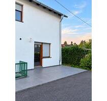 3 ZKB mit Balkon und Terrasse und Stellplatz in Schwalbach -Elm