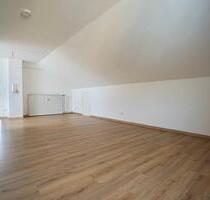 modern & gemütlich: 2-Zimmer-Dachgeschosswohnung frisch saniert - Schwandorf