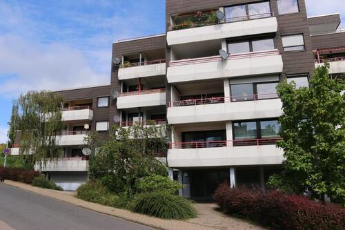 Foto - Toll geschnittene Wohnung mit Schwimmbad - provisionsfrei!