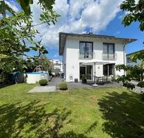 Stadtvilla in Coburg Cortendorf mit Pool & PV Einliegerwohnung