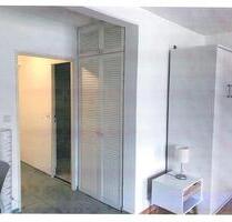 Charmante vollmöblierte 1-Zimmer Wohnung im 3. OG in Berlin-Frohn