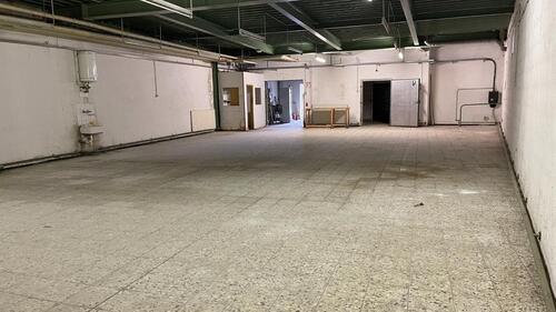 Foto - Lagerraum mit Ladekante mitten in Lüchow