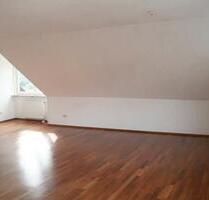 Top gepflegte 3-Zimmer DG-Wohnung mit EBK und Balkon - Höchberg