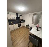 Helle Wohnung, 3 ZKB mit EBK, Stellplatz und Gartenmitnutzung - Püttlingen