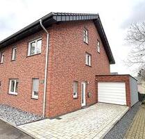Moderne Doppelhaushälfte mit Garage und Gartenbereich. - Herzogenrath