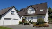 Foto - Wohnhaus mit Doppelgarage - 359.000,00 EUR Kaufpreis,