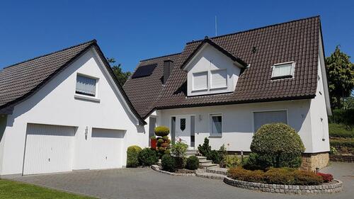 Foto - Wohnhaus mit Doppelgarage - 359.000,00 EUR Kaufpreis,