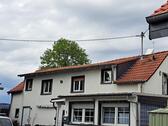 Foto - Freistehendes Einfamilienhaus mit großem Grundstück, 3 Garagen.