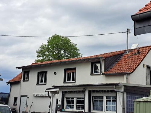 Foto - Freistehendes Einfamilienhaus mit großem Grundstück, 3 Garagen.