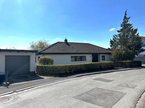 Foto - Wohnen auf einer Ebene – gepflegter Winkelbungalow in Marktzeuln