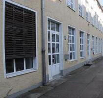 Arbeitsplatz in kreativer Werkstatt-Bürogemeinschaft in München