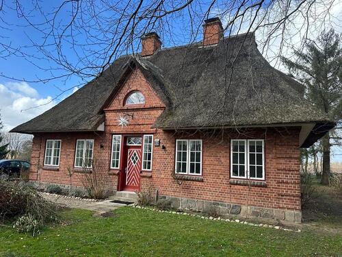 Foto - Großzügiges reetgedecktes Haus - 2.150,00&nbsp;EUR Kaltmiete, ca.&nbsp; 215,00&nbsp;m&sup2;