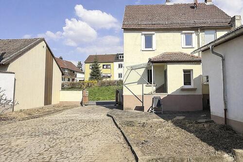 Foto - ***Modernisiertes Einfamilienhaus mit großer Hoffläche nahe Frankfurt***