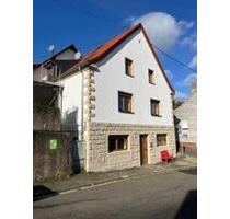 Dachgeschosswohnung mit Balkon und neu saniertem Badezimmer - Saarbrücken Brebach-Fechingen