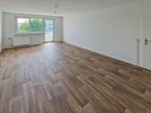 Foto - Modernes Bad+Balkon zum Relaxen - Alles dabei! Herbstaktion: Spare 2NKM bei Einzug bis 31.12.2025!*
