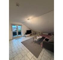 Helle 2-Zimmer-Dachgeschosswohnung mit Balkon und Stellplatz - Waldbüttelbrunn