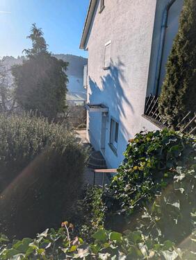 Foto - Ruhige 2,5-Zimmer-Souterrainwohnung mit Terrasse & Garten