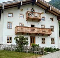 Traumhafte Dachgeschoßwohnung in renoviertem Bauernhaus - Marquartstein