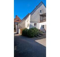Einfamilienhaus mit Hochterrasse und 2 Garagen - Sippersfeld