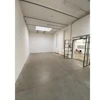 Besondere Ausstellungsfläche oder Lagerfläche in alter Glasmacher - Köln Rodenkirchen