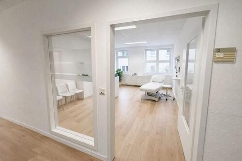 Foto - Attraktive Praxis-Bürofläche in Bestlage im neuen Gesundheitszentrum mit Klimaanlage und Aufzug