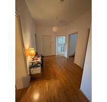 Zwischenmiete: Helle 3-Zimmer-Altbauwohnung mit Balkon - München Schwabing-Freimann