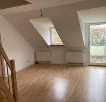 Großzügige DG 4-Zimmer mit Laminat, Wannenbad und Balkon in ruhiger Lage! - Roßwein