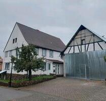 groses Einfamilienhaus mit Auto - Ahorn
