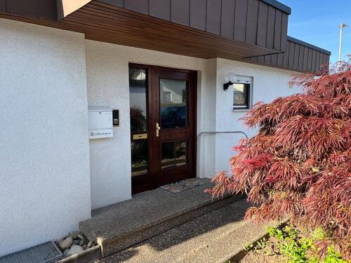 Foto - Bungalow mit Soutterrain und 2 -Zimmer Einliegerwohnung