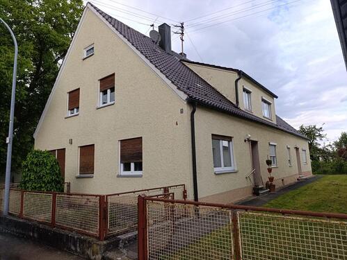 Foto - freistehendes 2-Familienwohnhaus mit Garage,und großem Garten