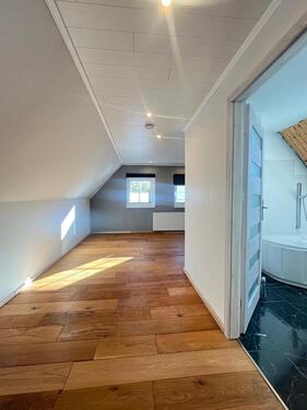 Foto - Ideale Doppelhaushälfte mit Garten, Garage & Nebengebäuden