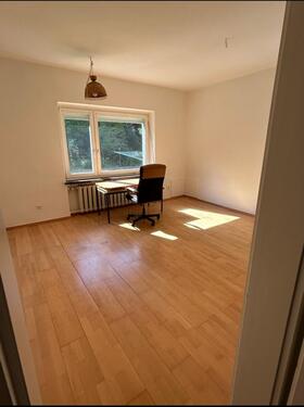 Foto - Großes WG Zimmer in Ruhiger Lage!* Angebot nur für Frauen