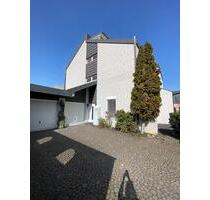 Splitlevel-Doppelhaushälfte Leverkusen Rheindorf-Süd von privat