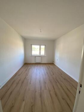 Foto - frisch renovierte zwei Zimmerwohnung im 1. Obergeschoss mit EBK