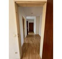 Helle & großzügige 2-Zimmer Wohnung mit Einbauküche, Balkon und Garage in Fürth-Ronhof
