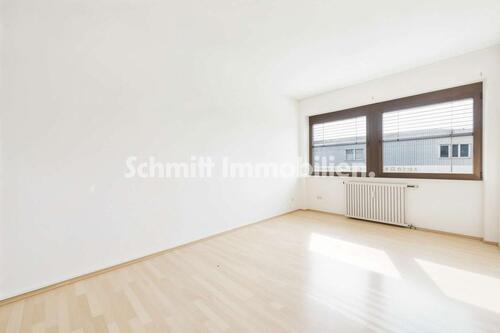 Foto - Helle und klimatisierte Büroeinheit mit Stellplätzen. Im Gewerbezentrum von Kriftel