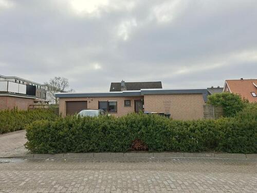 Foto - Solider Bungalow mit Garage und Garten