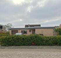 Solider Bungalow mit Garage und Garten - Jever